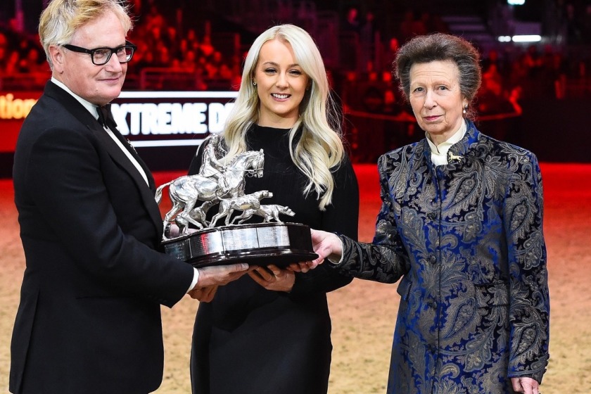 Simon Brooks-Ward and HRH The Princess Royal present 25y old Ingham with the Raymond Brooks-Ward Memorial Trophy (Picture: Peter Nixon / British Equestrian)